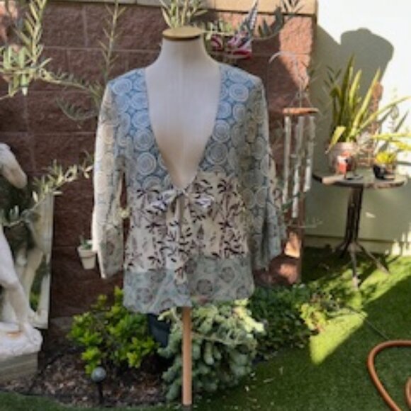 Silk Kimono tie front top by Central Park West size small - Picture 1 of 3